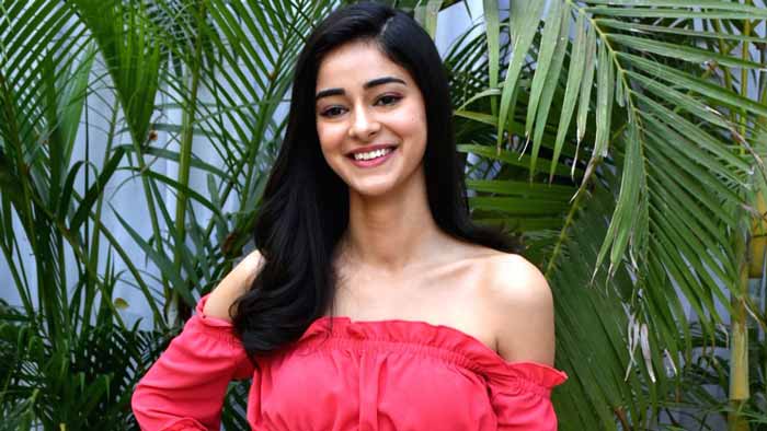 700px x 394px - Ananya Panday stuns in a swimsuit, is she single? Who's she dating?